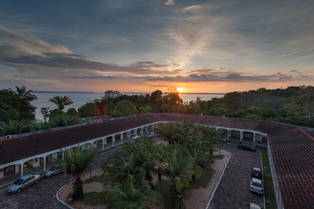 Hotel Tropical Manaus Exterior foto Sunset at the resort