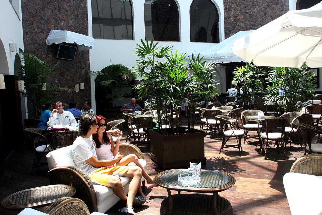 Hotel Tropical Manaus Exterior foto Patio de la Casa Colorada