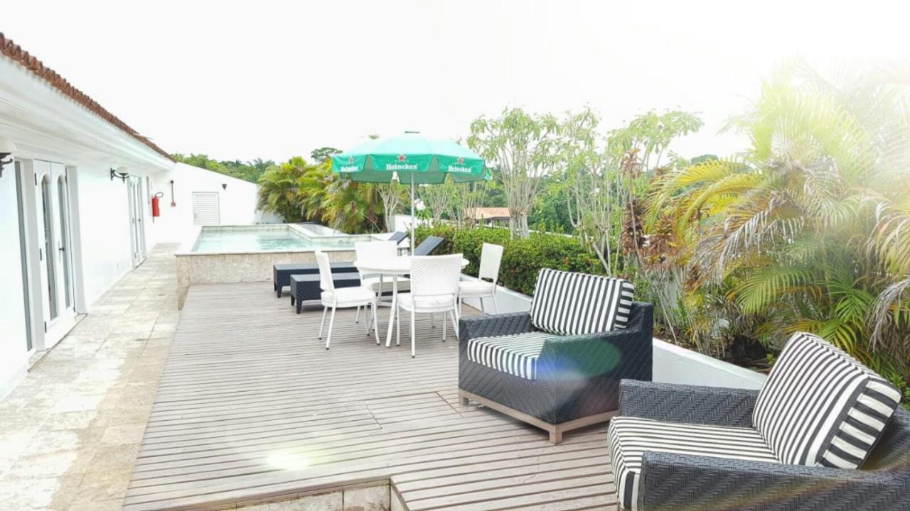 Hotel Tropical Manaus Exterior foto Rooftop pool at the hotel