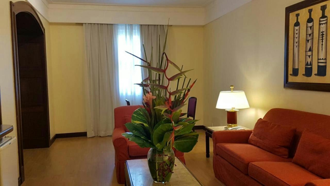 Hotel Tropical Manaus Exterior foto A living room at the hotel