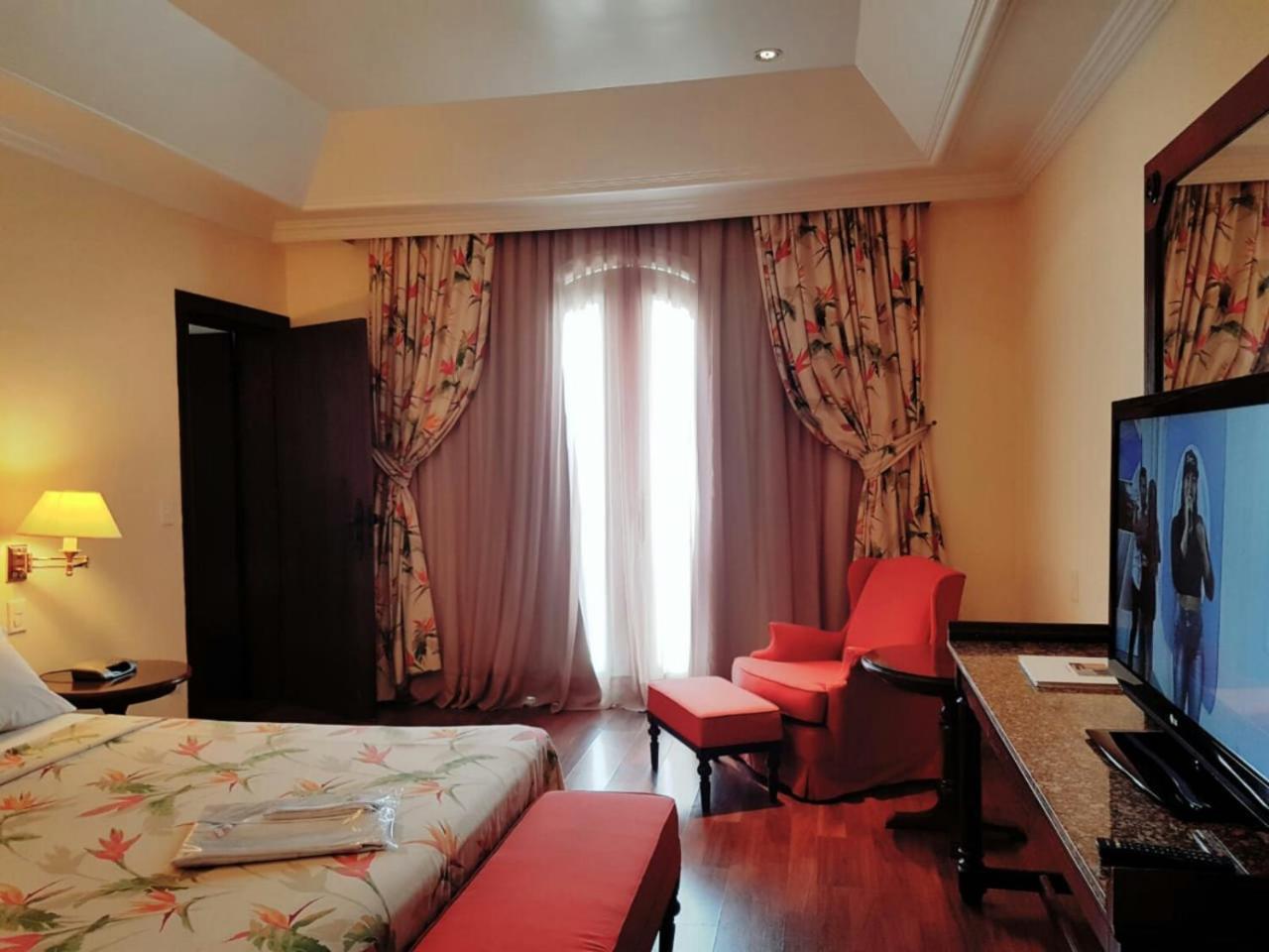Hotel Tropical Manaus Exterior foto A room at the hotel