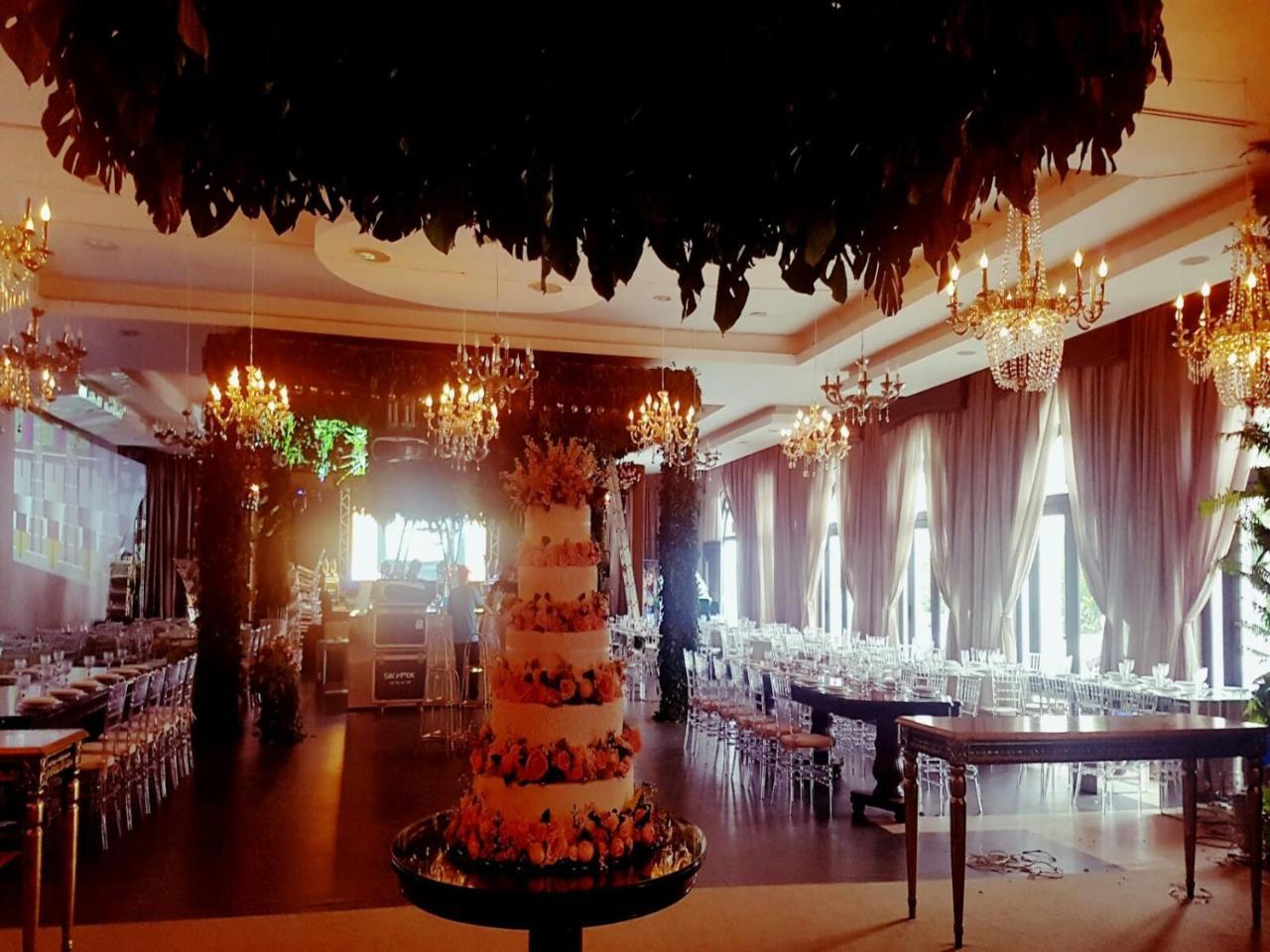 Hotel Tropical Manaus Exterior foto A wedding reception at the Mandarin Oriental, Bangkok