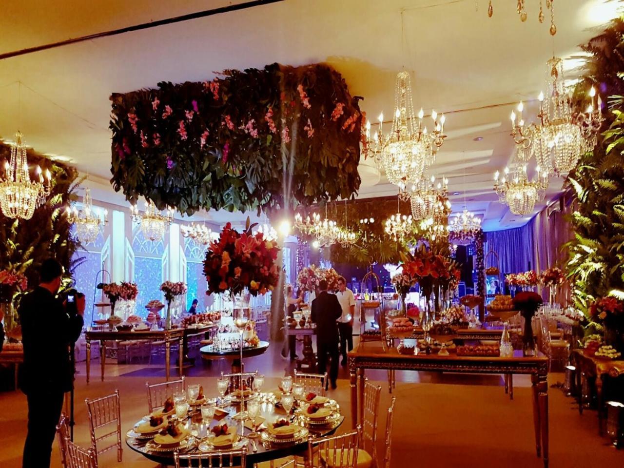 Hotel Tropical Manaus Exterior foto The interior of the ballroom at the 2011 Met Gala