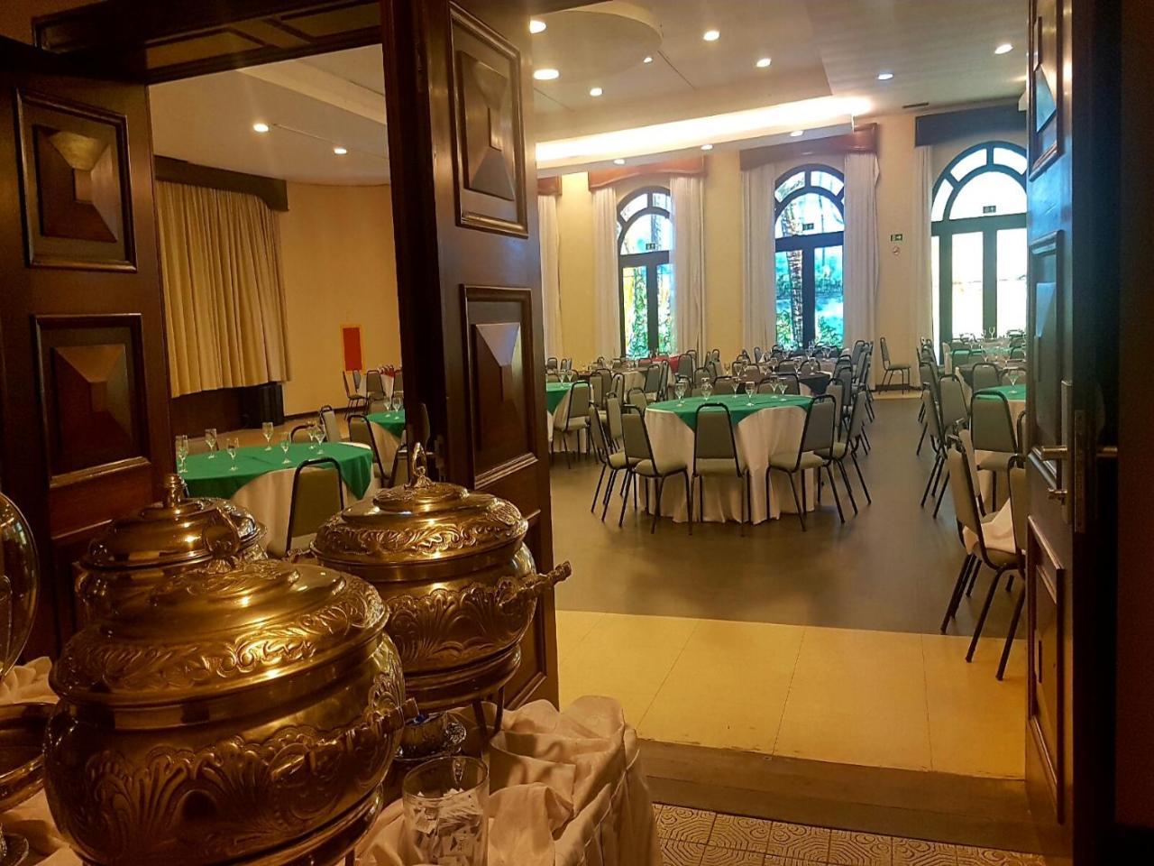Hotel Tropical Manaus Exterior foto The interior of the restaurant