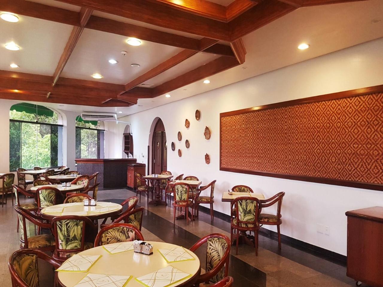 Hotel Tropical Manaus Exterior foto The interior of the restaurant